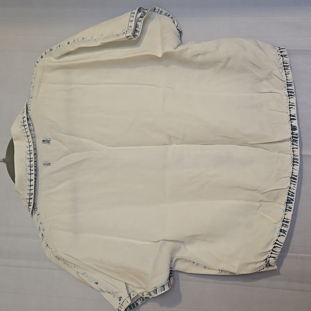 Kut from the Kloth Light Wash Cropped Button-Up Shirt Sz XS NWT - Picture 5 of 7